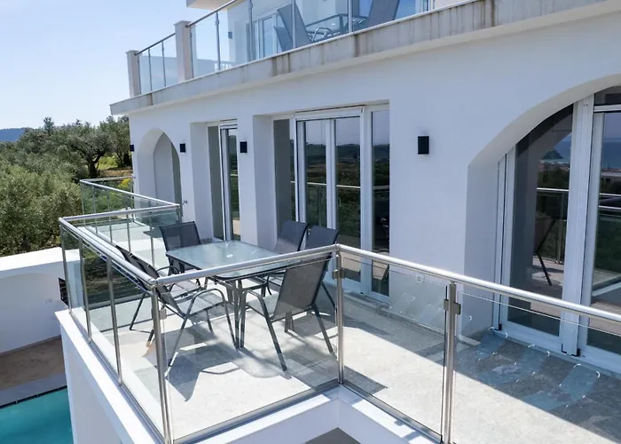 Διαμέρισμα Gigi Star Luxury Apartvilla With Pool, Panoramic Sea View Τσιλιβί